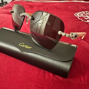 Cartier Men’s Sunglasses with Green Lenses and White Gold Detailing 🔥